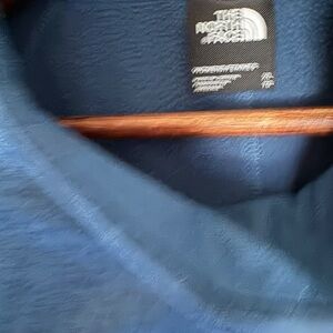 NORTHFACE WOMENS top. Xl.  New with tags.   Great winter item.